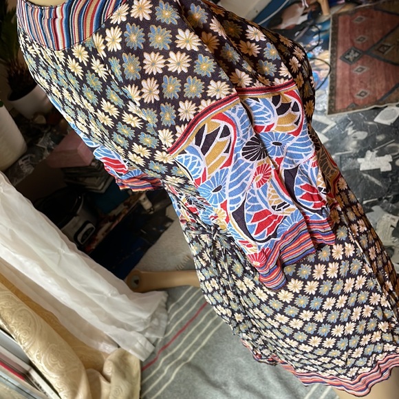 ANGIE 70’s Pattern Tunic , 100% Rayon, Lightweight/Sheer size small - Picture 7 of 9